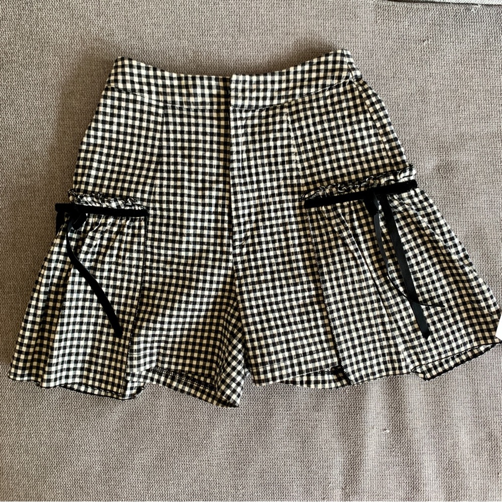 Black & white gingham short shorts w/ ruffles and velvet bow s